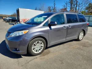 Toyota Sienna 3.5L 6 2017