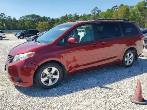 Toyota Sienna 3.5L 6 2016