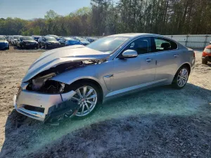 Jaguar XF 2.0L 4 2015