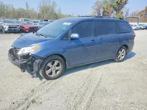 Toyota Sienna 3.5L 6 2015