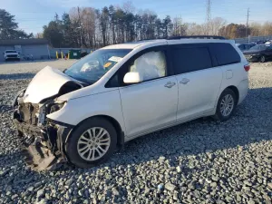 Toyota Sienna 3.5L 6 2016
