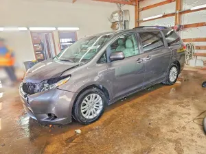 Toyota Sienna 3.5L 6 2014