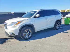 Toyota Highlander 3.5L 6 2015