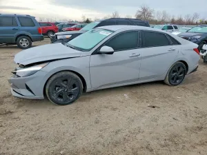 Hyundai Elantra 2.0L 4 2022