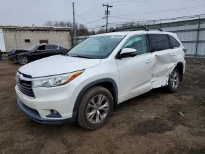 Toyota Highlander 3.5L 6 2015