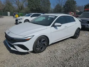 Hyundai Elantra 2.0L 4 2025