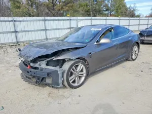 Tesla Model S 2015
