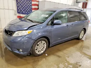 Toyota Sienna 3.5L 6 2013