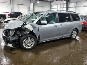 Toyota Sienna 3.5L 6 2012
