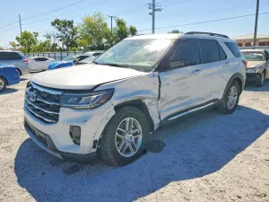 Ford Explorer 2.3L 4 2025