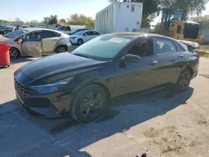 Hyundai Elantra 2.0L 4 2022