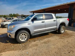 Toyota Tundra 5.7L 8 2011
