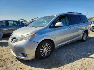 Toyota Sienna 3.5L 6 2015