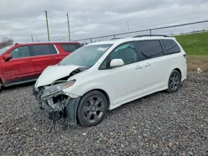 Toyota Sienna 3.5L 6 2016