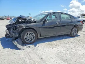 Hyundai Elantra 2.0L 4 2024