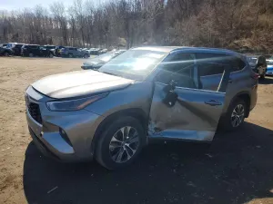 Toyota Highlander 2.4L 4 2025