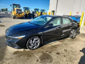 Hyundai Elantra 2.0L 4 2025