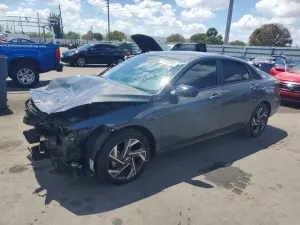 Hyundai Elantra 2.0L 4 2025