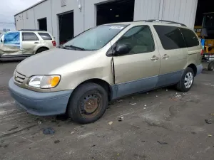 Toyota Sienna 3.0L 6 2003