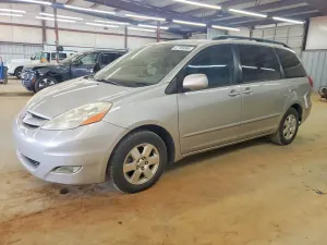 Toyota Sienna 3.5L 6 2010