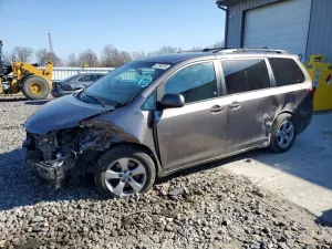 Toyota Sienna 3.5L 6 2015