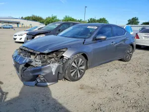 Nissan Altima 2.5L 4 2019