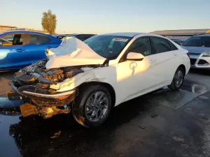 Hyundai Elantra 2.0L 4 2024