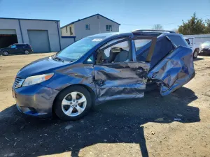 Toyota Sienna 3.5L 6 2015