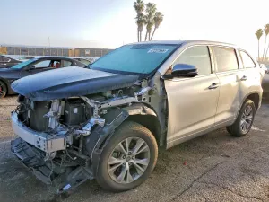 Toyota Highlander 3.5L 6 2016