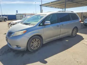 Toyota Sienna 3.5L 6 2016
