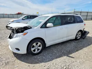 Toyota Sienna 3.5L 6 2015