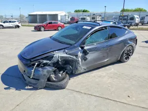 Tesla Model Y 2024