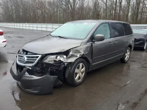 Volkswagen Routan 3.8L 6 2010