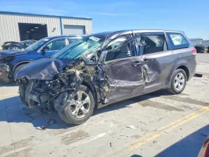 Toyota Sienna 3.5L 6 2013