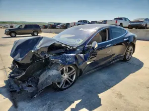 Tesla Model S 2013