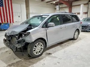 Toyota Sienna 3.5L 6 2014