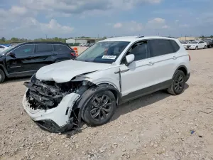 Volkswagen Tiguan 2.0L 4 2024