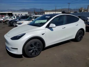 Tesla Model Y 2025