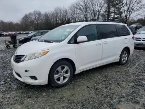 Toyota Sienna 3.5L 6 2011
