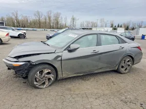 Hyundai Elantra 2.0L 4 2025