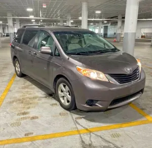 Toyota Sienna 3.5L 6 2013