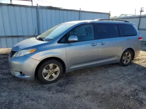 Toyota Sienna 3.5L 6 2013