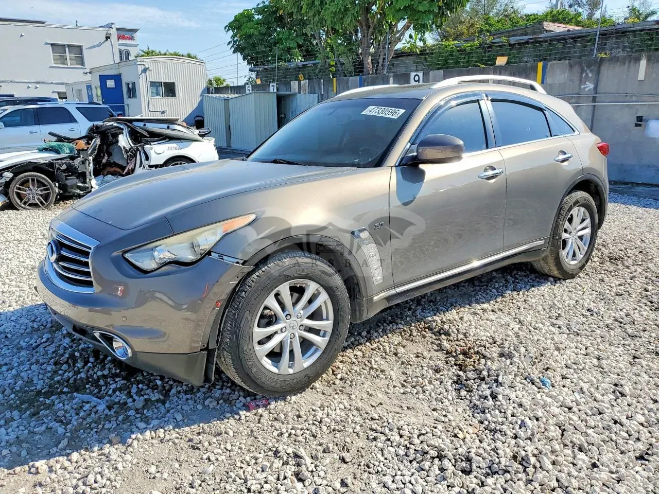 Infiniti QX70 3.7L 6 2015