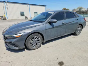Hyundai Elantra 2.0L 4 2024