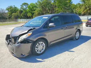 Toyota Sienna 3.5L 6 2016