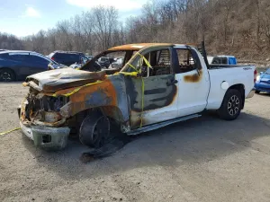 Toyota Tundra 5.7L 8 2017