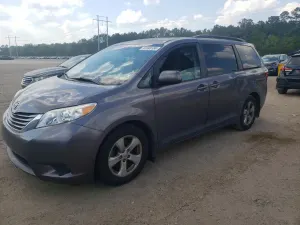 Toyota Sienna 3.5L 6 2015