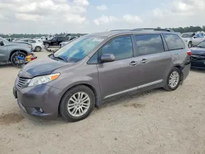 Toyota Sienna 3.5L 6 2016