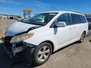 Toyota Sienna 3.5L 6 2014