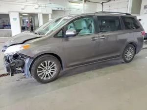 Toyota Sienna 3.5L 6 2018